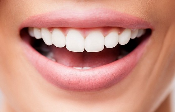 Эффективные способы отбеливания зубов в домашних условиях