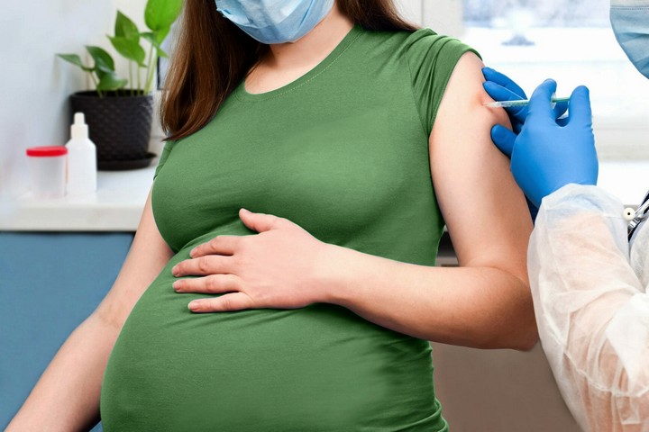 Прививка беременной женщине