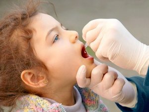 Полиомиелит: чем грозит отказ от вакцинации ребенка?